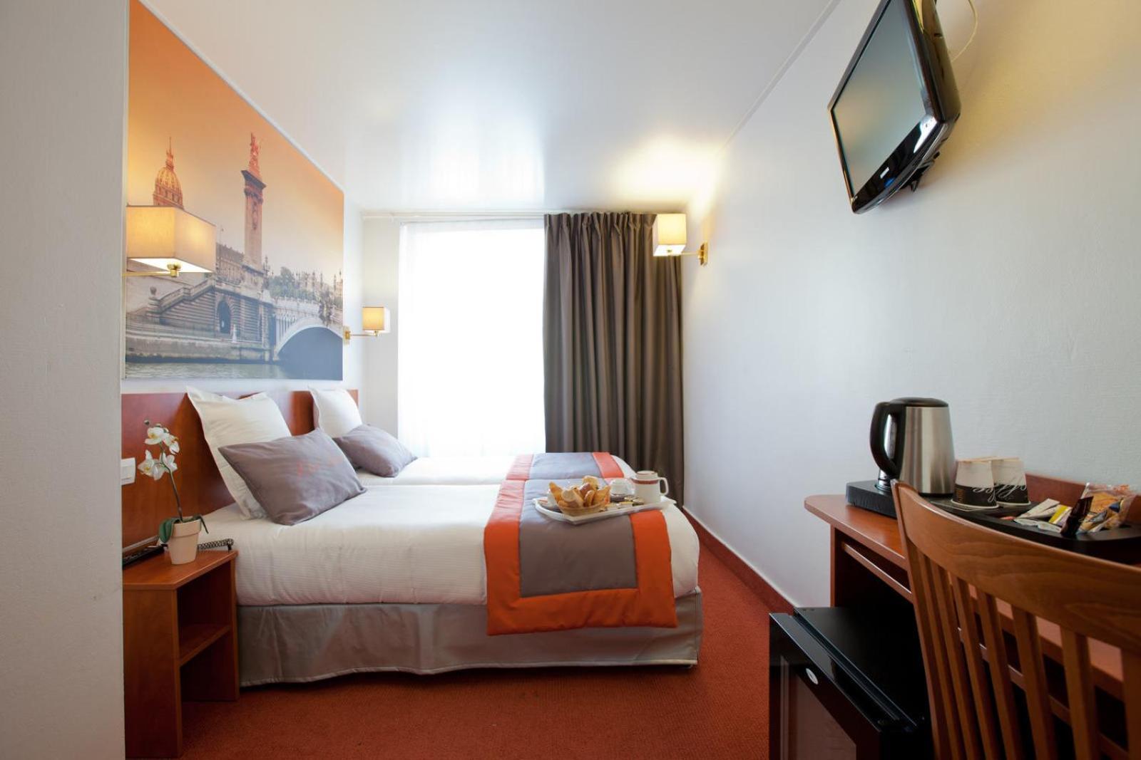 Alyss Saphir Cambronne Eiffel 3*