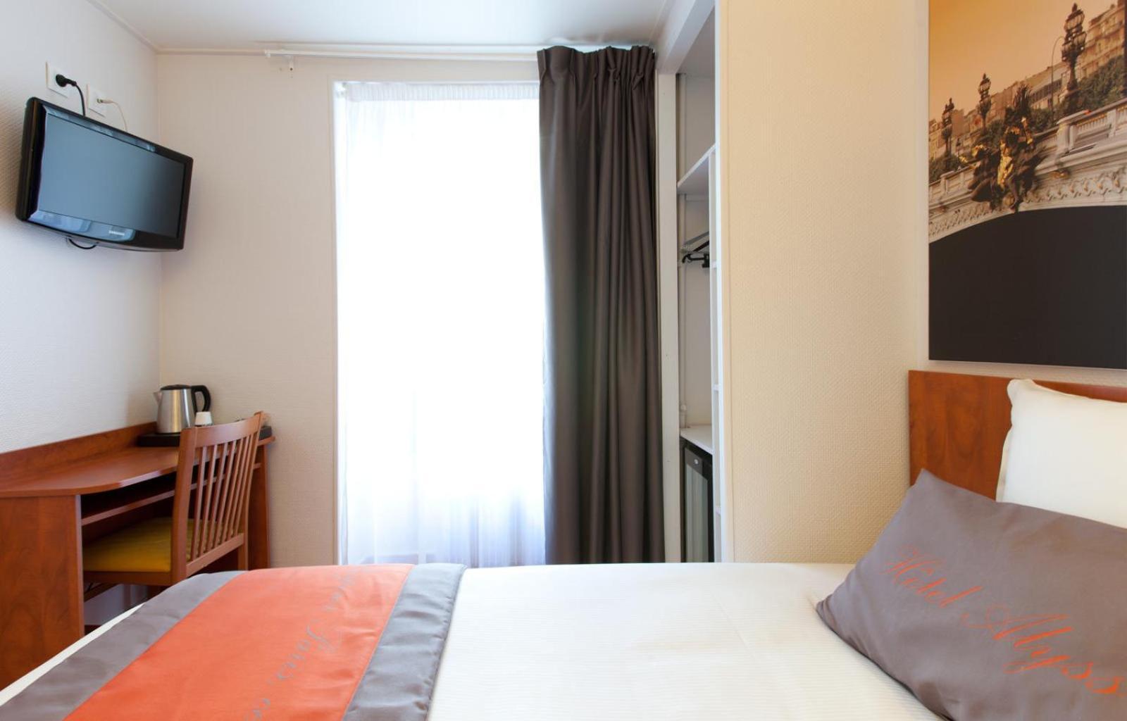 Alyss Saphir Cambronne Eiffel Hotel 3*