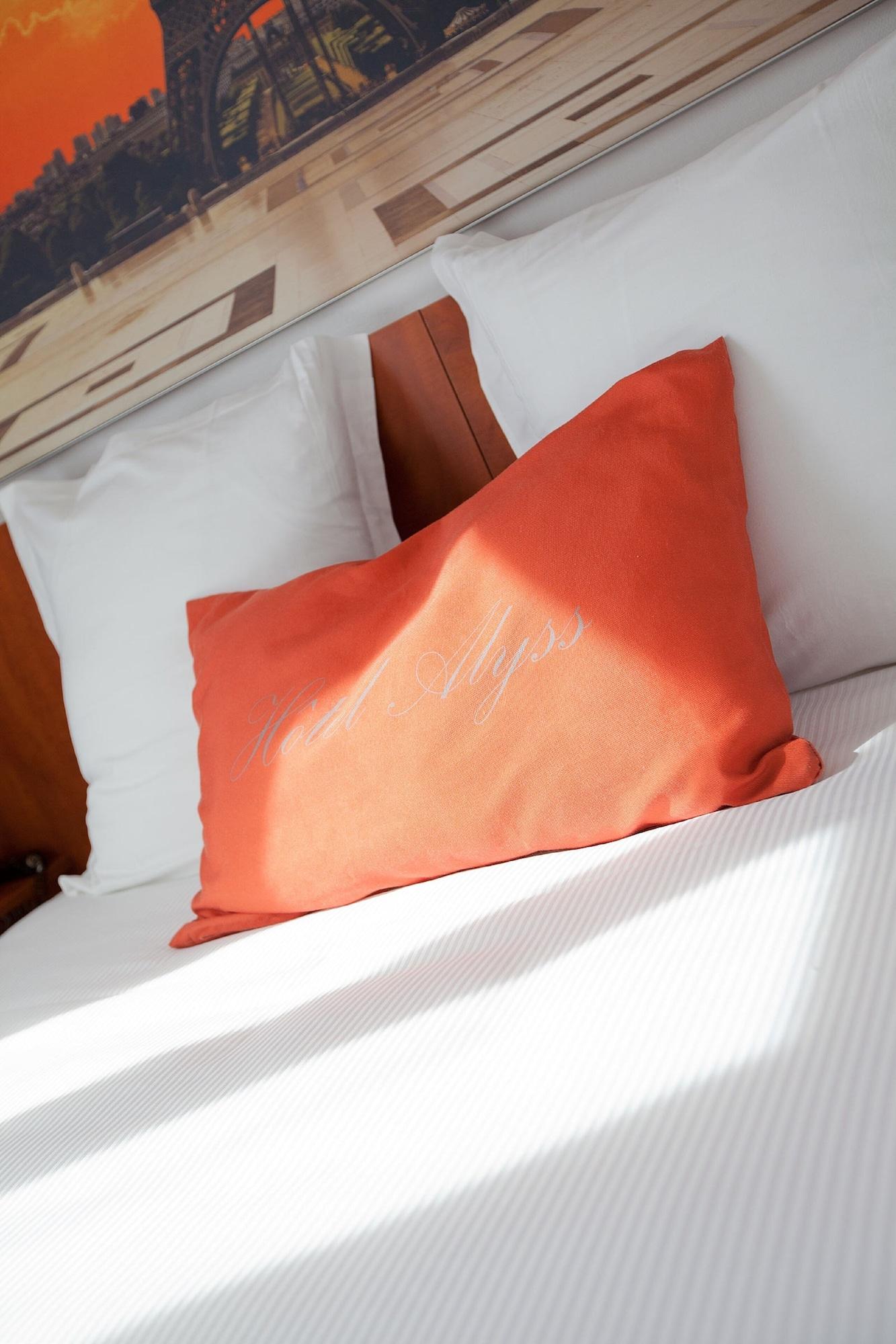 Alyss Saphir Cambronne Eiffel Hotel Paris