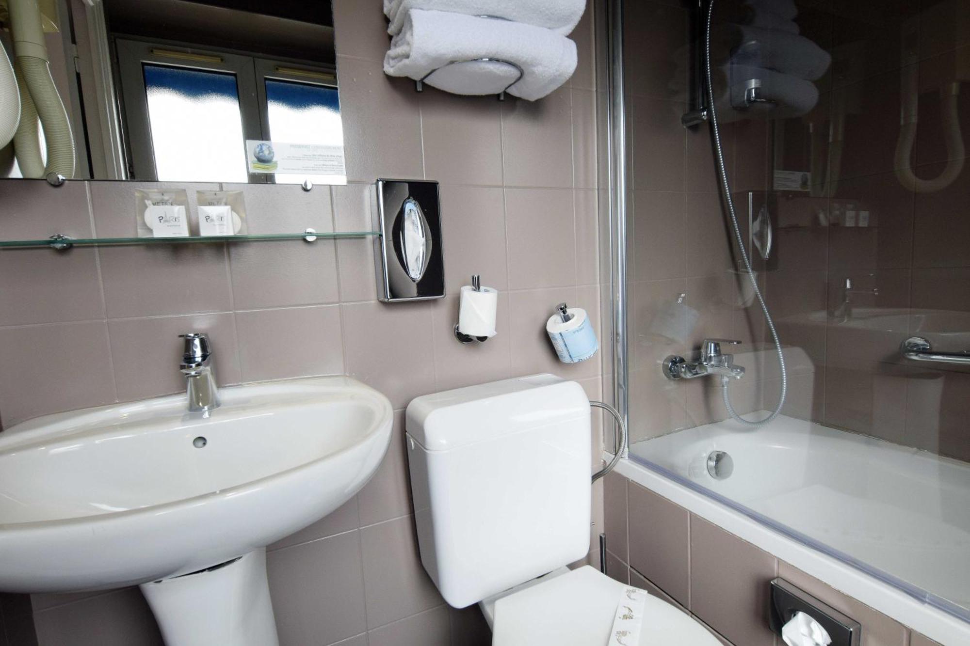 Alyss Saphir Cambronne Eiffel Hotel 3*