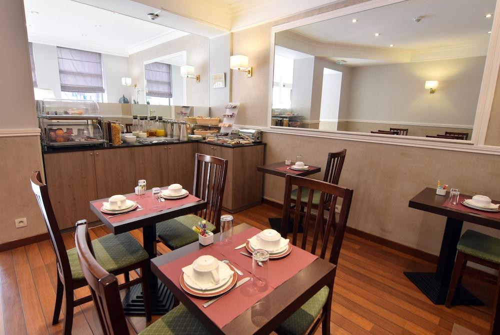 Alyss Saphir Cambronne Eiffel Hotel Paris