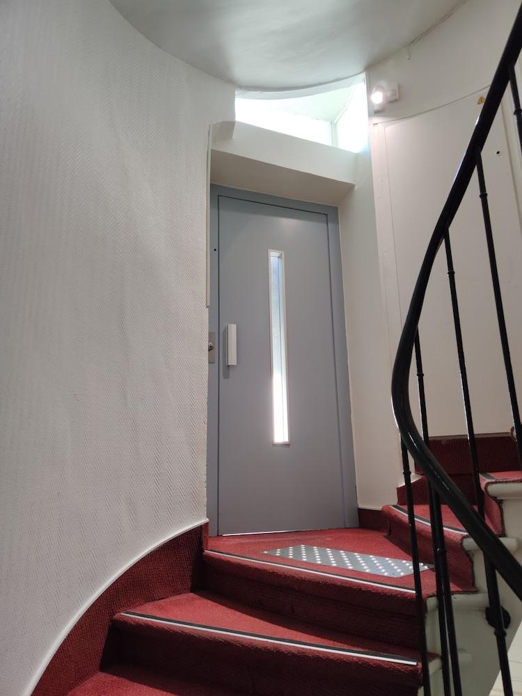 Alyss Saphir Cambronne Eiffel Hotel 3*