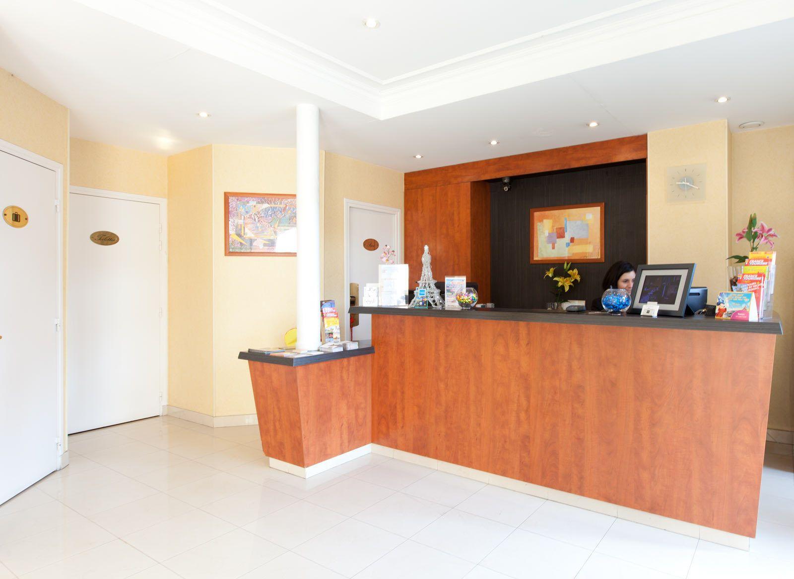 Alyss Saphir Cambronne Eiffel Hotel