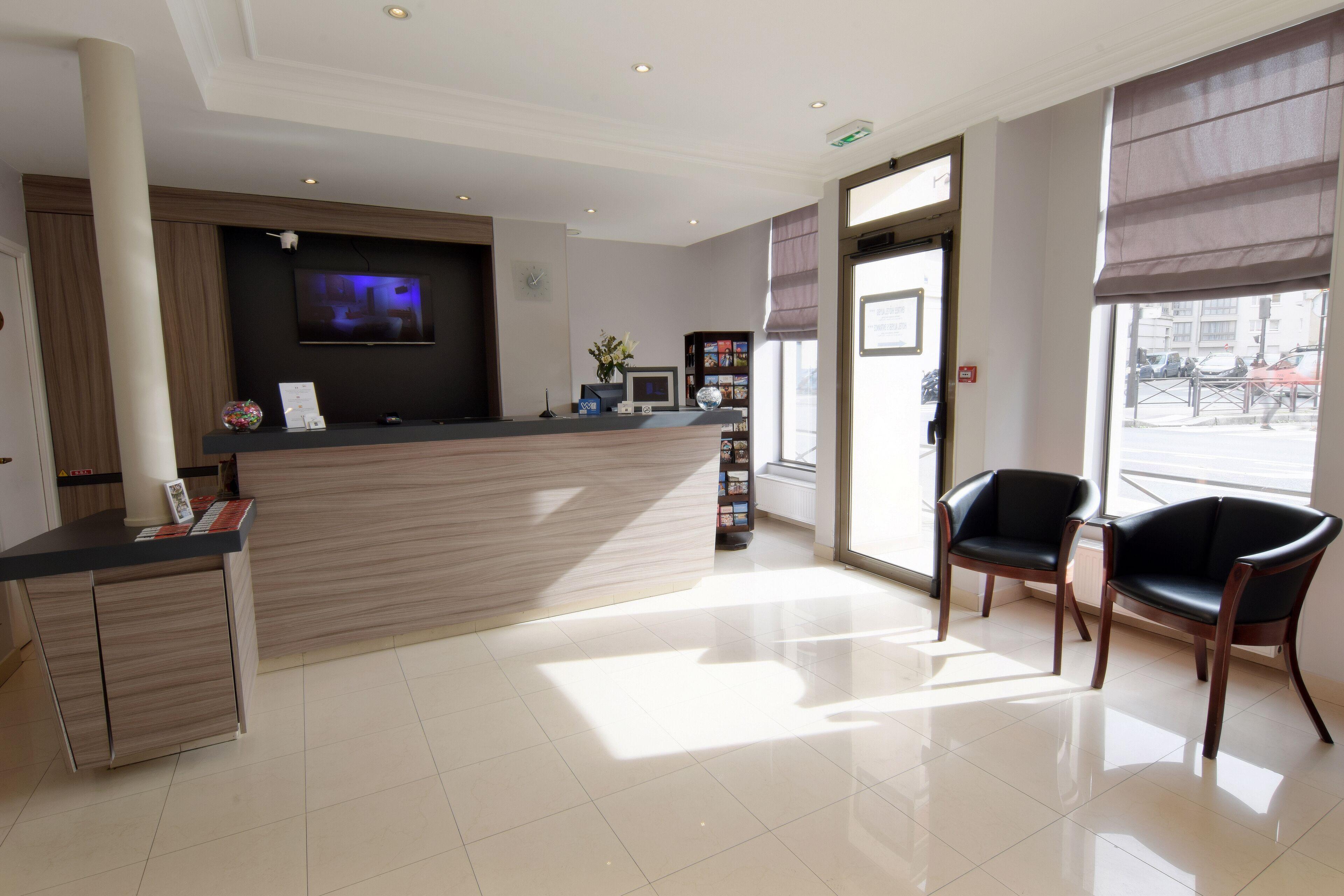 Alyss Saphir Cambronne Eiffel Hotel