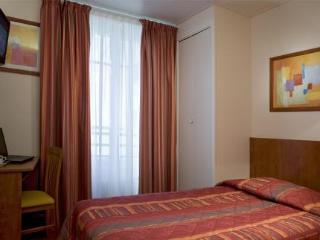 Alyss Saphir Cambronne Eiffel Hotel