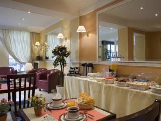 Alyss Saphir Cambronne Eiffel