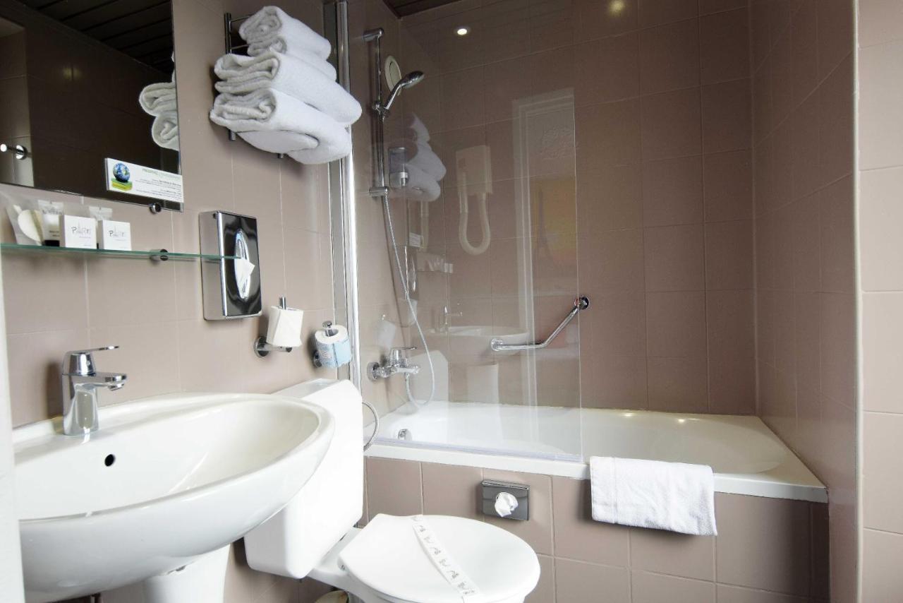 Alyss Saphir Cambronne Eiffel Hotel Paris