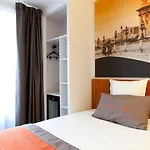 Alyss Saphir Cambronne Eiffel Hotel