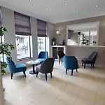 Alyss Saphir Cambronne Eiffel