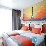 Alyss Saphir Cambronne Eiffel Hotel