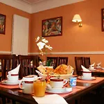 Alyss Saphir Cambronne Eiffel Hotel 3*