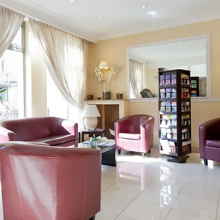Alyss Saphir Cambronne Eiffel Parigi