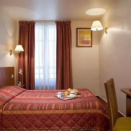 Alyss Saphir Cambronne Eiffel Hotel Parigi