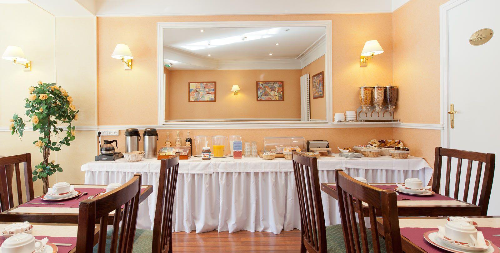 Alyss Saphir Cambronne Eiffel Hotel Parigi