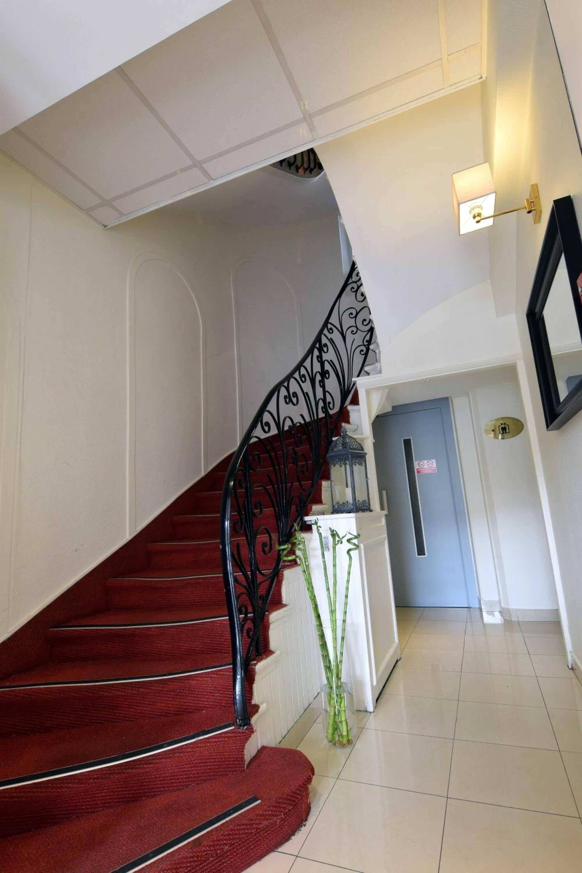 Alyss Saphir Cambronne Eiffel Hotel