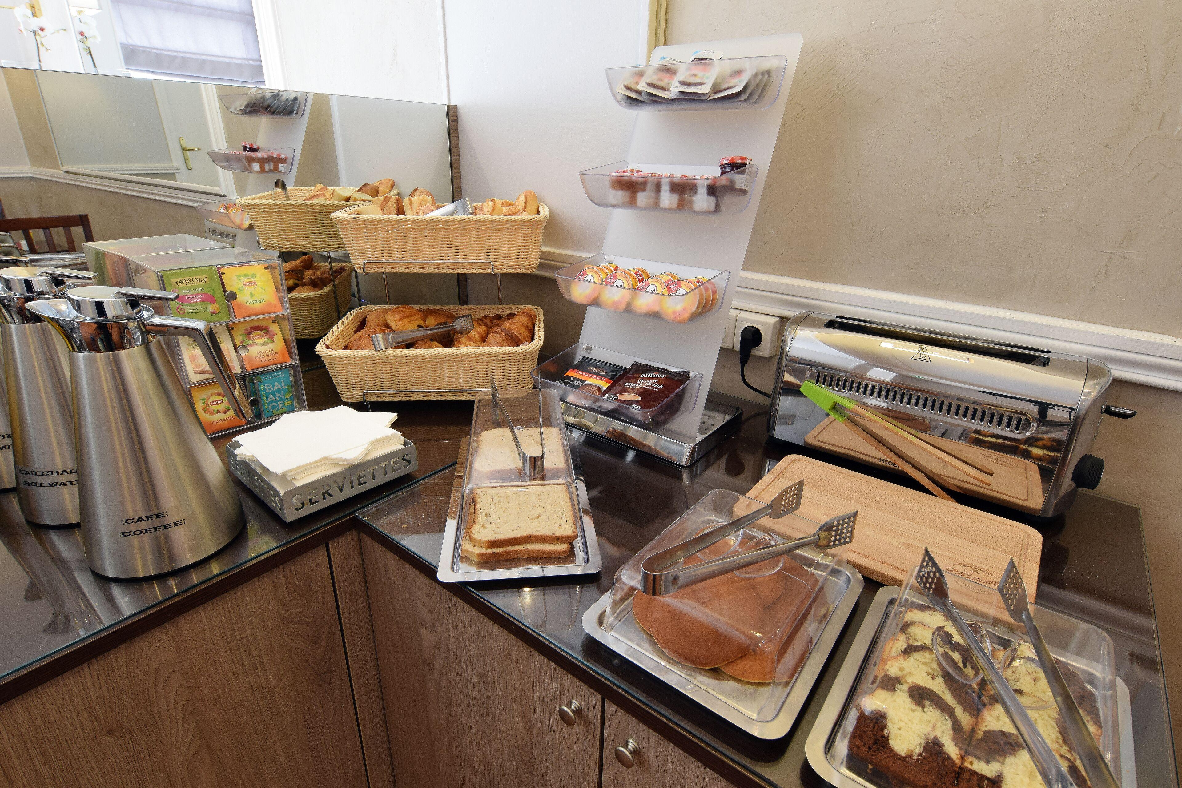 Alyss Saphir Cambronne Eiffel Hotel 3*