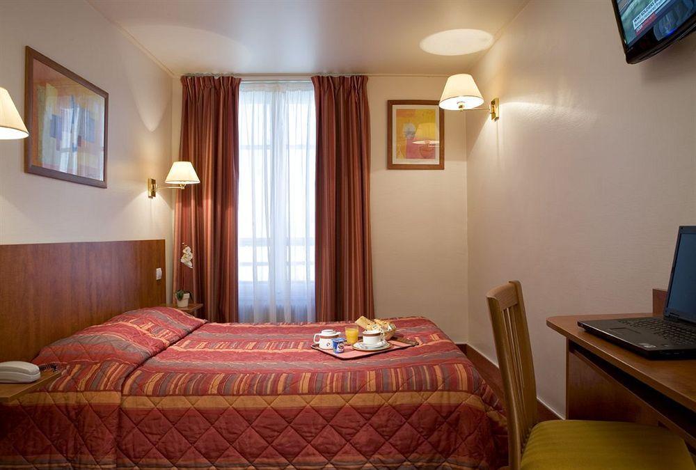 Alyss Saphir Cambronne Eiffel Hotel Parigi